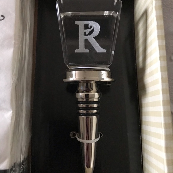 NWT Monogram “R” Wine Topper & Napkins Gift Set - Picture 2 of 4